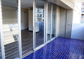 Honolulu apartment for rent - Waikiki Walina Apartments balcony with glass doors