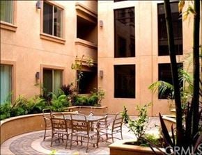 South Gate apartment for rent - The Plaza on California Courtyard