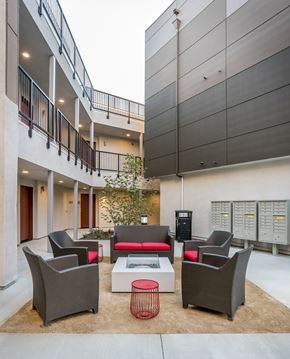 Thousand Oaks apartment for rent - The Harrington courtyard with fire pit