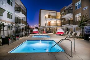 Thousand Oaks apartment for rent - The Harrington jacuzzies at night