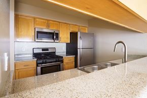 Santa Monica apartment for rent - 1537 on 7th kitchen