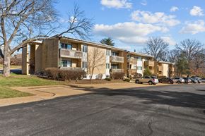 Crestwood apartment for rent - Forest View Apartments