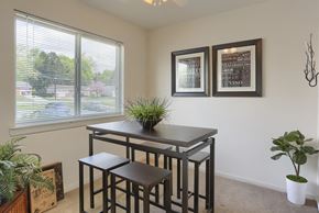 Harrisburg apartment for rent - Harrisburg Apartment | Twin Lakes Apartments | the dining room