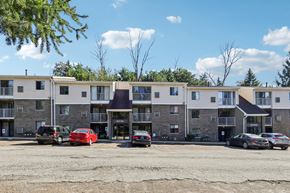 White Oak apartment for rent - Apartment complex with cars parked in front.