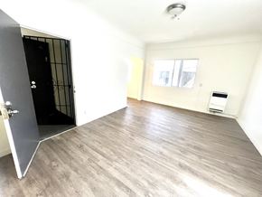 Los Angeles apartment for rent - Entrance door directly located in the living space