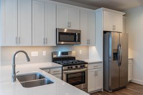 Richmond apartment for rent - D1 Lower Level Home Kitchen