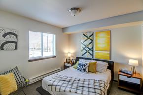 Auburn apartment for rent - a bedroom with a bed and a window