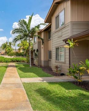 Kapolei apartment for rent - a sidewalk in front of a house with palm trees