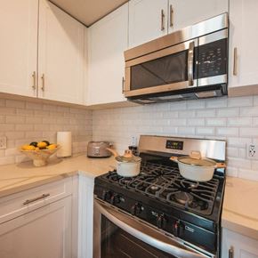 Los Angeles apartment for rent - Electric Range In Kitchen at Fedora Bliss LLC, Woodland Hills