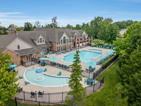 Novi apartment for rent - an aerial view of the resort style pool with lounge chairs and umbrellas
