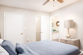 Jackson apartment for rent - a bedroom with a bed and a ceiling fan