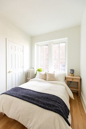 Detroit apartment for rent - a bedroom with a bed and a large window