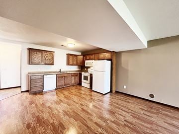 Eagle Lake townhouse for rent - A kitchen with wooden floors and white appliances.