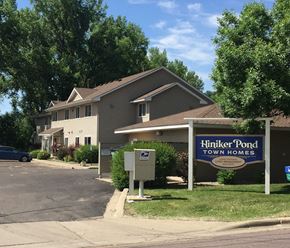 Mankato townhouse for rent - A sign for Hiniker Pond Town Homes is in front of a building.