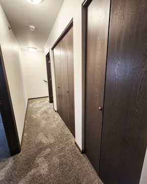 Northfield townhouse for rent - A hallway with carpeted floors and wooden doors.