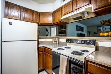 Overland Park apartment for rent - Highland Park Apartment Homes