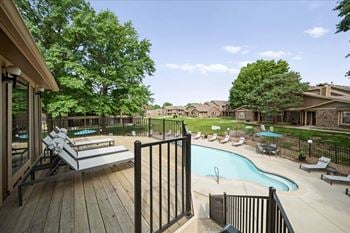 Shimmering swimming pool with wi-fi
