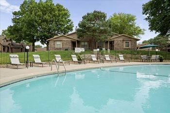 Shimmering swimming pool with wi-fi