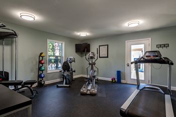 24-Hr fitness center w/ wifi
