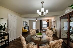 Richmond apartment for rent - Open dining space in Lakefield Mews one-bedroom apartment in Richmond, VA
