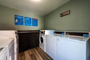 24-Hr laundry facility