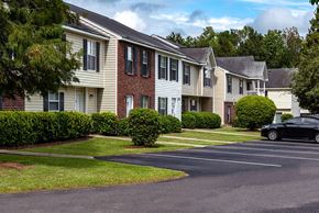 Goose Creek apartment for rent - Devon Pointe Community with Ample Parking