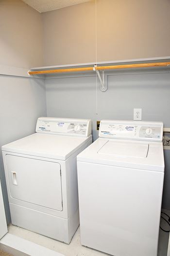 Washer/dryer hookups (select homes)