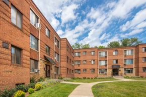 Hyattsville apartment for rent - this is a photo of the courtyard at harvard square apartments in dallas, tx