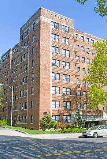 Built in 1937 in a simplified art deco / streamline moderne architectural style.  The glass blocks and aluminum lobby accents are perfectly preserved.