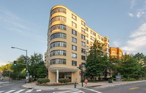 Washington apartment for rent - a tall building on the corner of a city street