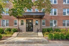 Washington apartment for rent - Front Entrance to The Rocksboro