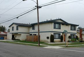 Midway townhouse for rent - a white house on the corner of a street