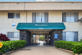 Hawthorne apartment for rent - The entrance to a building with a green awning that says Porrofino.