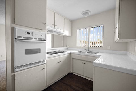 Floor plan for 1 bed, 1 bath, 560 sqft
