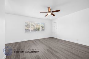 Signal Hill apartment for rent - A room with a ceiling fan and a window with blinds.