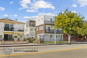 San Pedro townhouse for rent - A row of modern houses with a street in front.