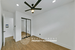 Venice apartment for rent - a living room with white walls and a ceiling fan