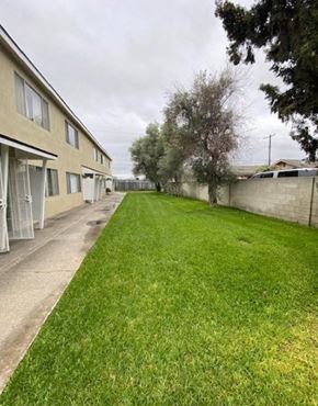 Santa Ana apartment for rent - the yard of an apartment building with grass and a sidewalk