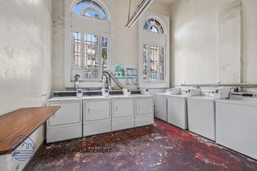 Los Angeles apartment for rent - an old kitchen with white appliances and sinks and windows
