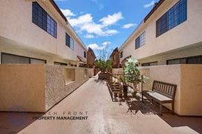 Inglewood townhouse for rent - a courtyard between two apartment buildings with benches and plants