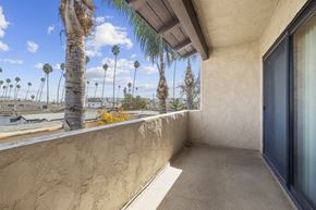 Inglewood apartment for rent - A balcony with a view of palm trees.