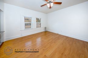 Los Angeles apartment for rent - A room with wooden flooring and a ceiling fan.