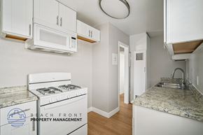 Hawthorne apartment for rent - A kitchen with a stove, microwave, and oven.