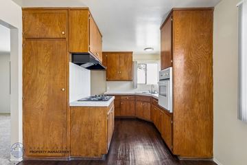 Inglewood apartment for rent - 1010 Larch St.