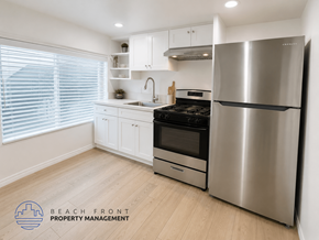 San Pedro apartment for rent - A modern kitchen with a stainless steel refrigerator and wooden flooring.