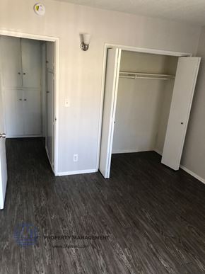 San Pedro apartment for rent - an empty living room with wood floors and a closet