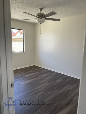 Hawthorne apartment for rent - an empty room with a ceiling fan and a window