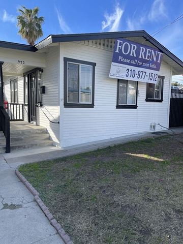 San Pedro apartment for rent - a white building with a for rent sign on it