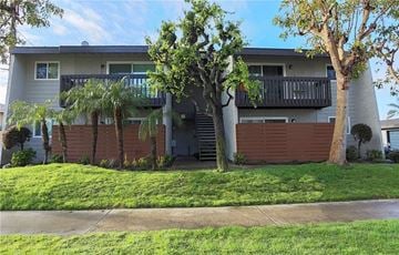 Westminster apartment for rent - A two-story apartment building with a balcony on the second floor.
