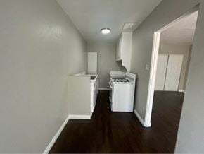 Wilmington apartment for rent - A laundry room with a washer and dryer.
